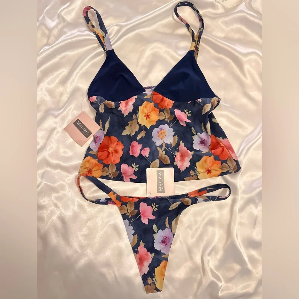 La Perla Malizia Floral Set with Navy and Multicolor Design